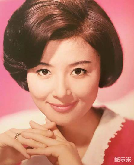 星由里子