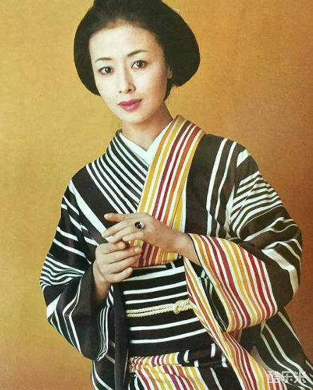 星由里子