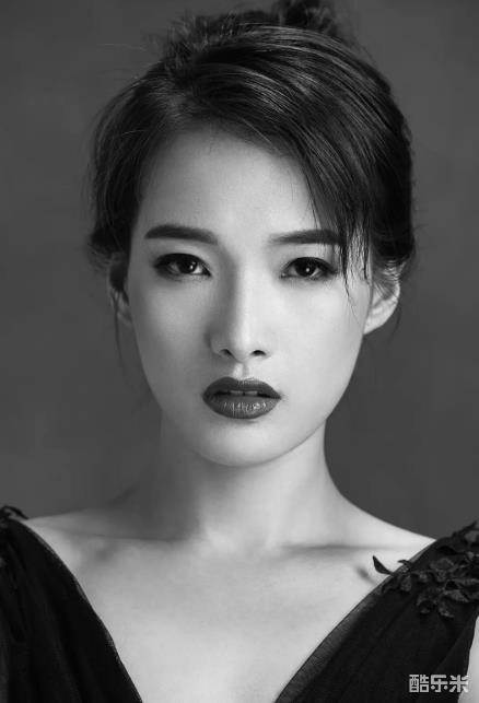 张玻溦