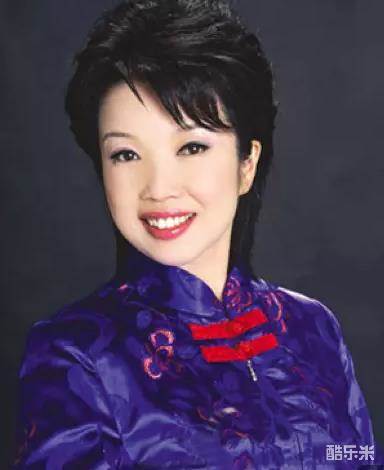 黄薇