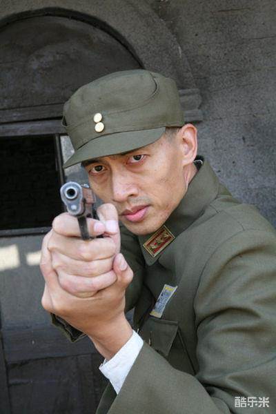 公磊