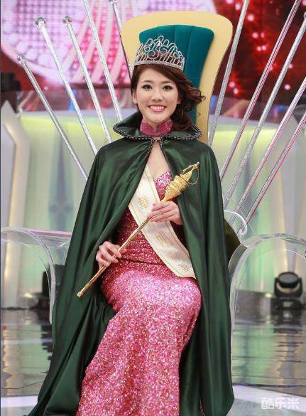邓佩仪