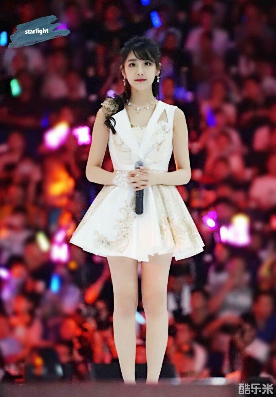 李艺彤