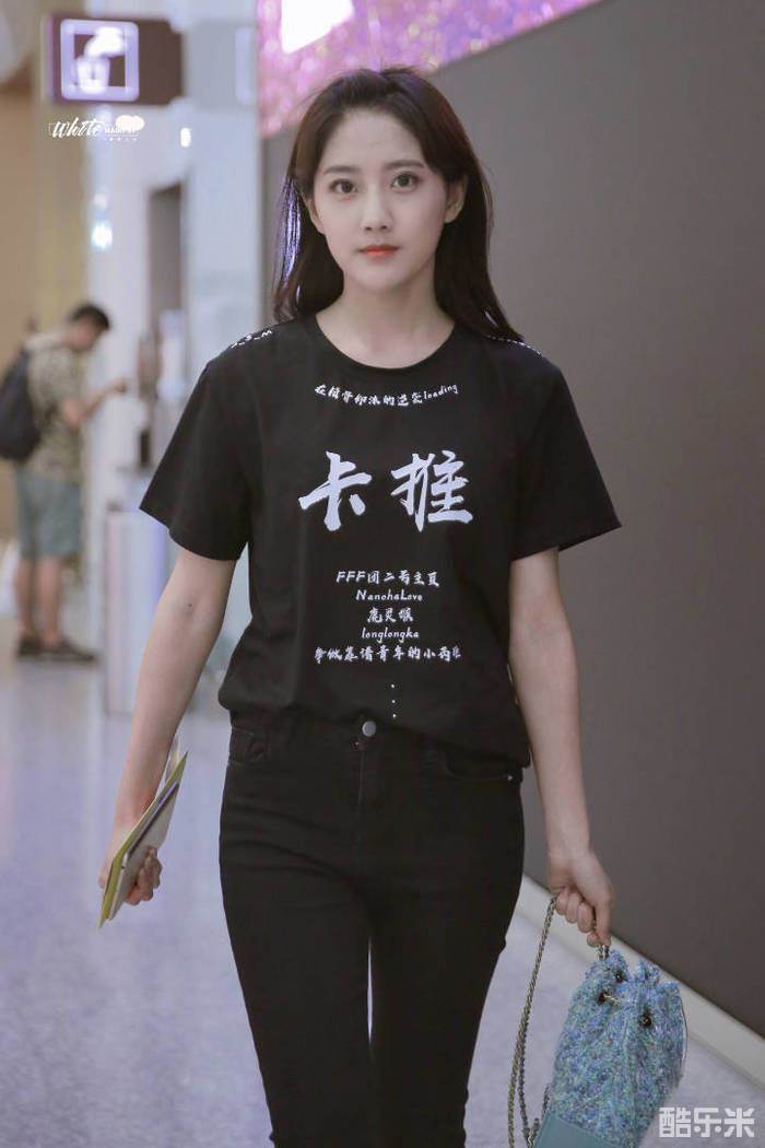 李艺彤