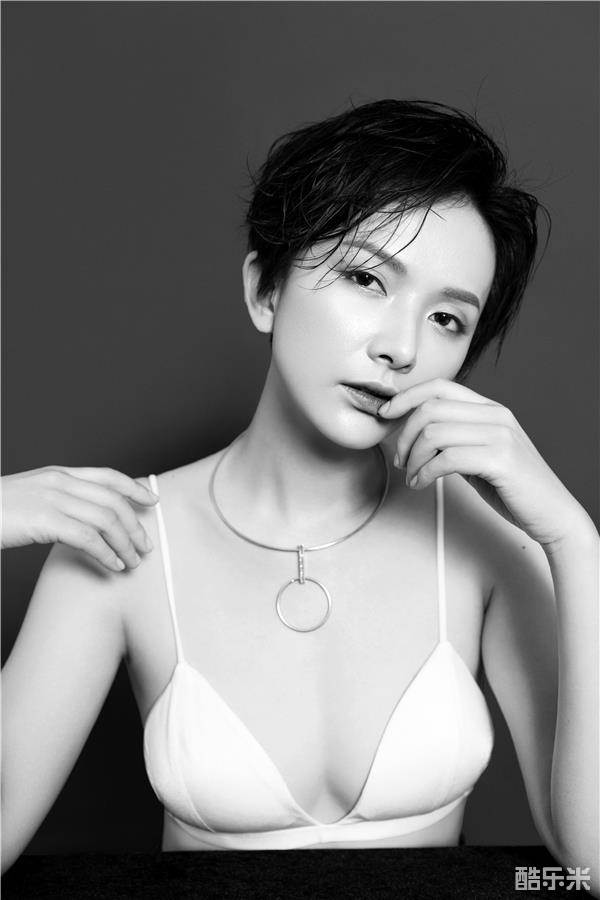 李依玲