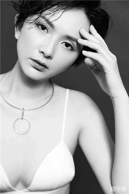 李依玲