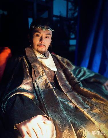 李昂