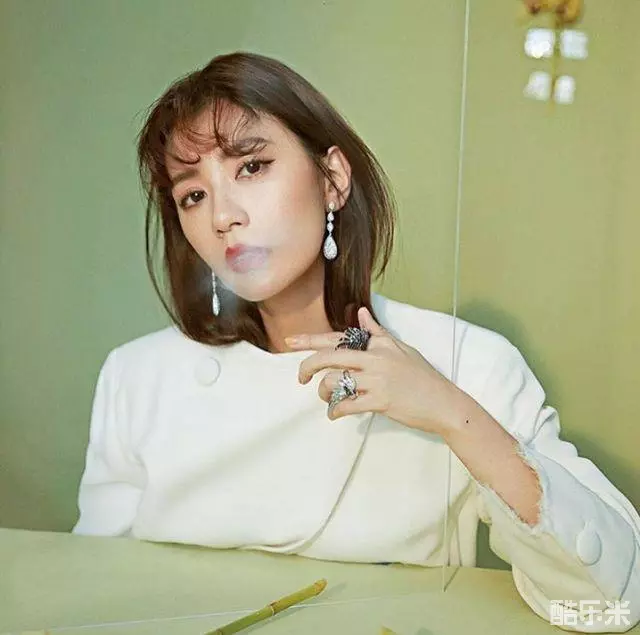 贾静雯