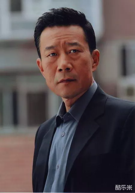 李雪健