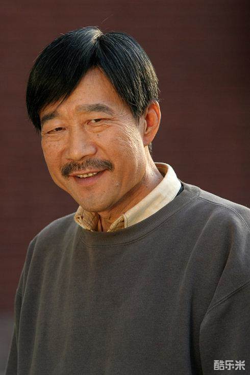 李雪健