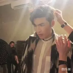 曲献平