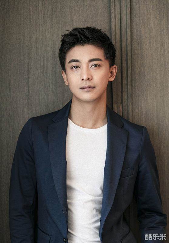 李佳航