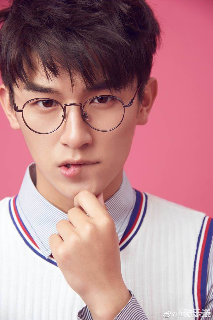 杨旭文
