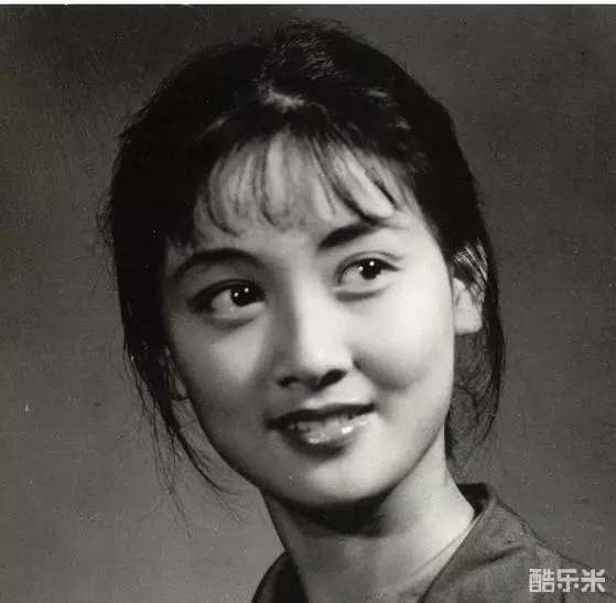 邓婕