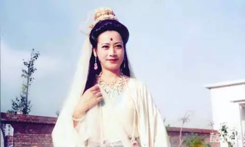 左大玢