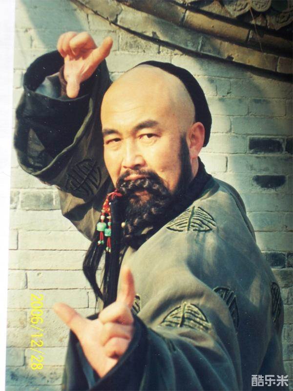 傅虹均