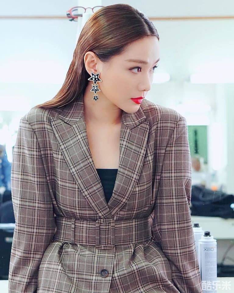 汤洛雯