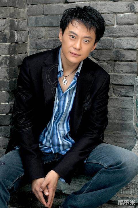 王斑