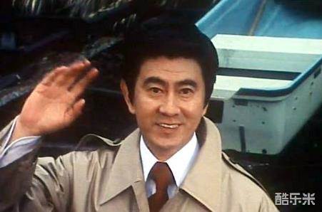 宇津井健