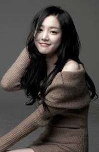 李侑菲