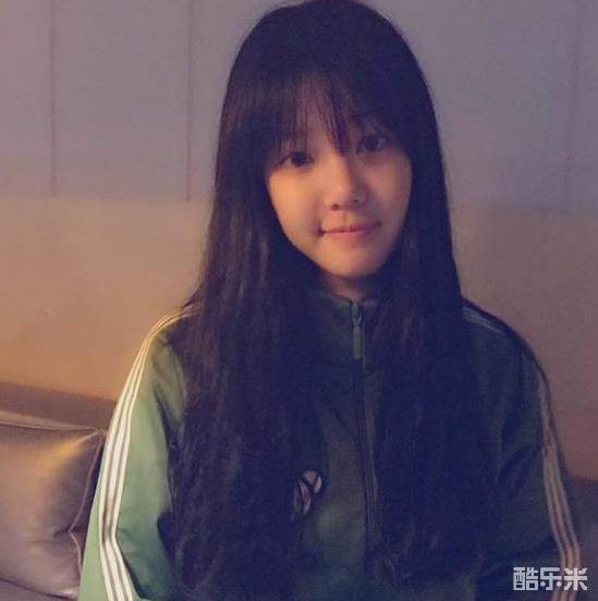 李侑菲