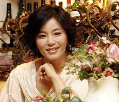 甄美里