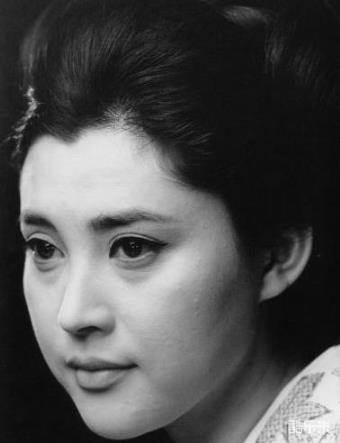 冈田茉莉子