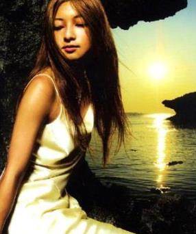 伴都美子
