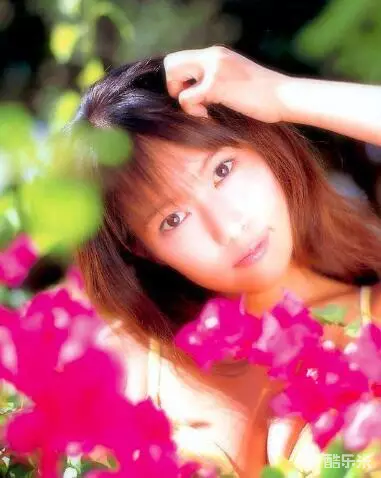 加山花衣