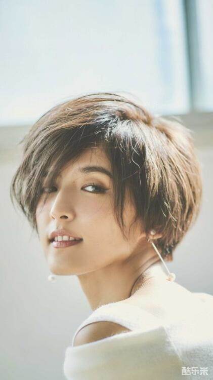 藤井萩花
