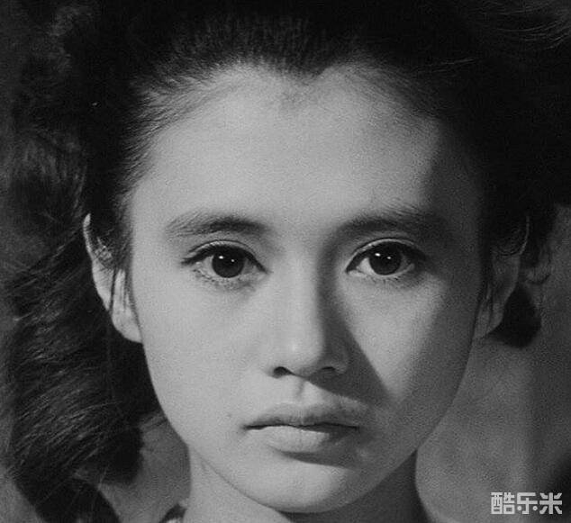 加贺麻理子