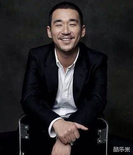 张默