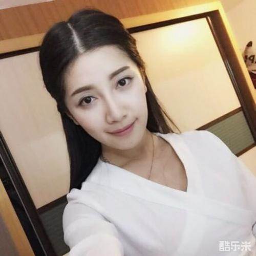 董小白