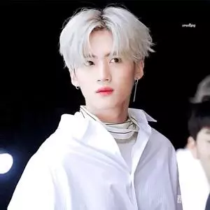 闫桉