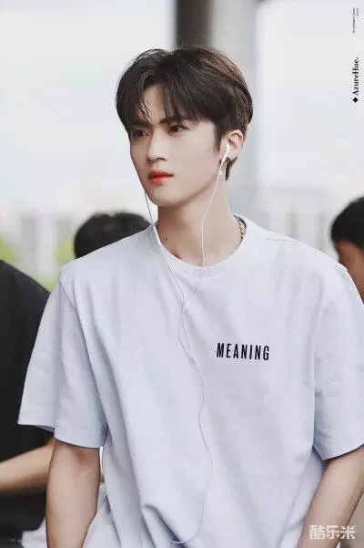 闫桉