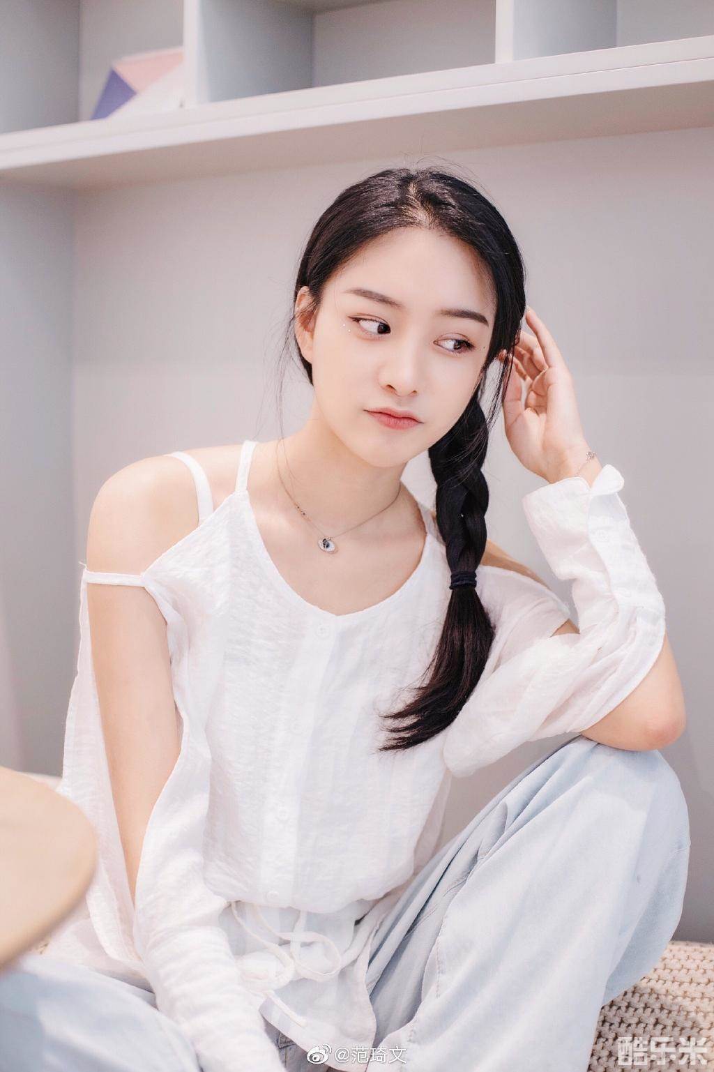 范琦文