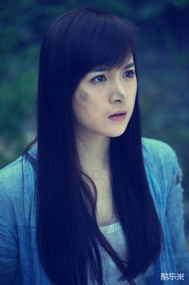 李依伊