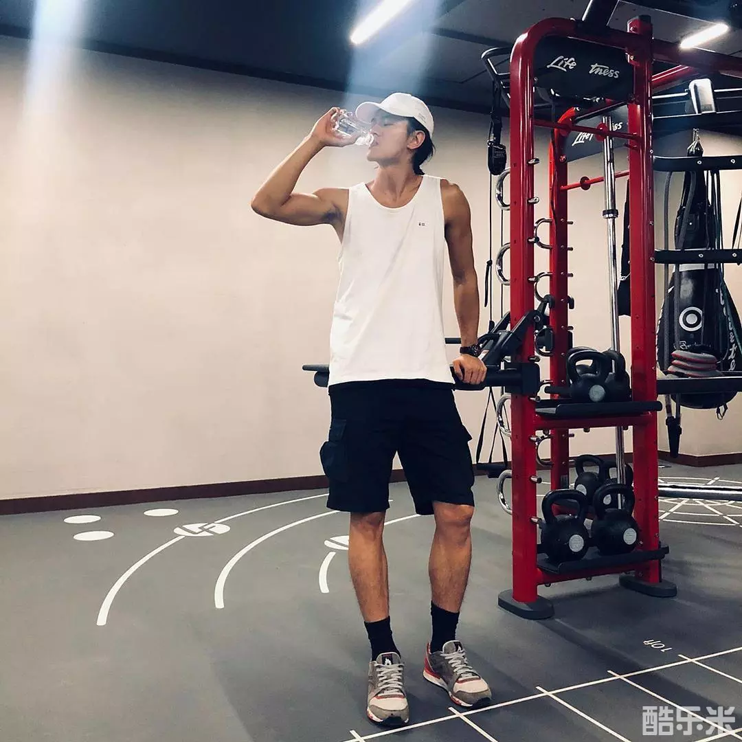 黄曦彦