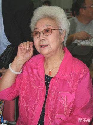 田华