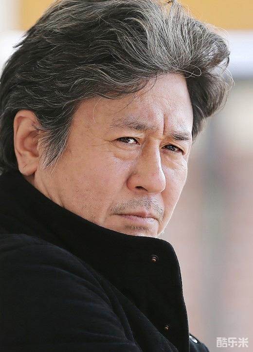 崔岷植