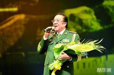 杨洪基