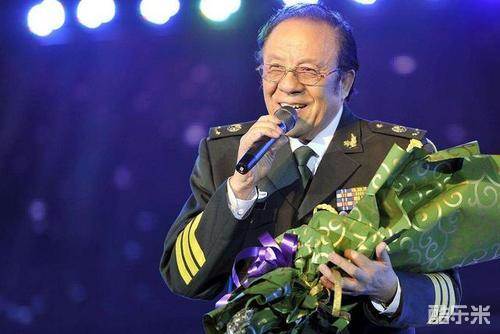 杨洪基