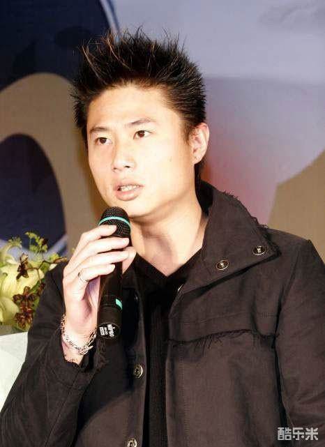 彭康育