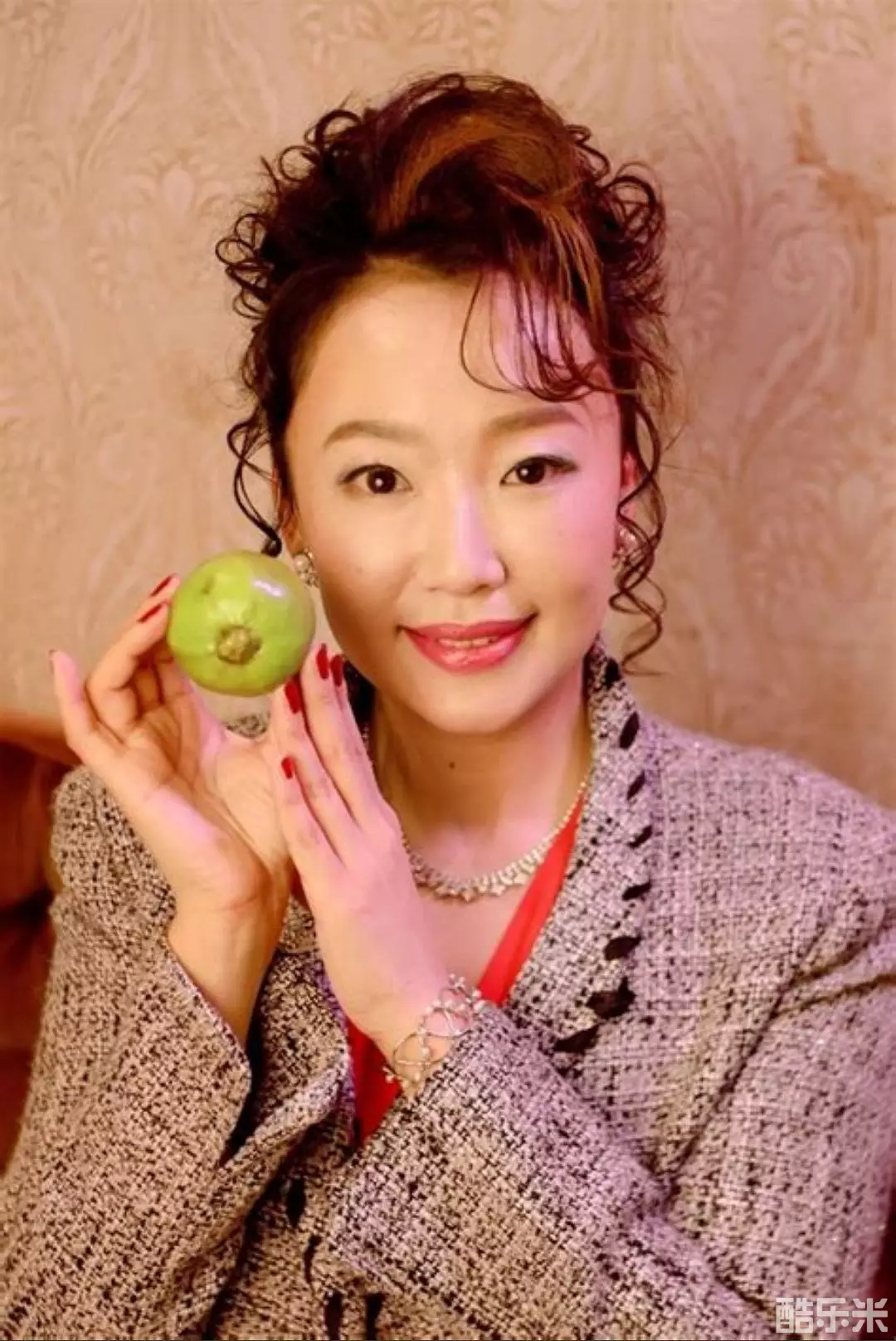 松冈依都美