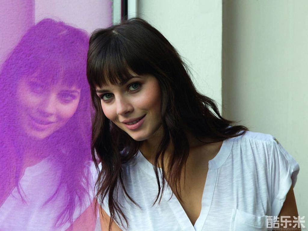 俞莉亚·斯尼吉尔