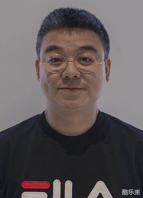丁伟
