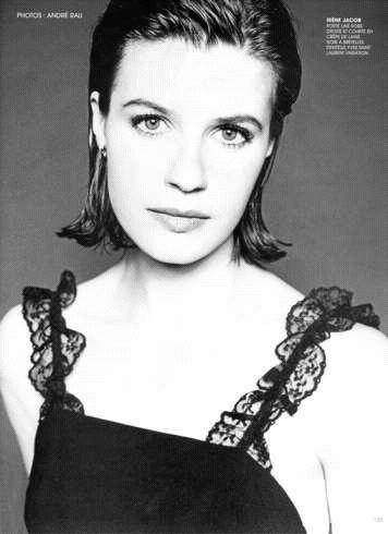 伊莲娜·雅各布