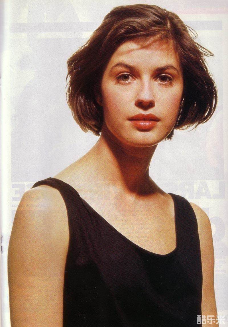 伊莲娜·雅各布