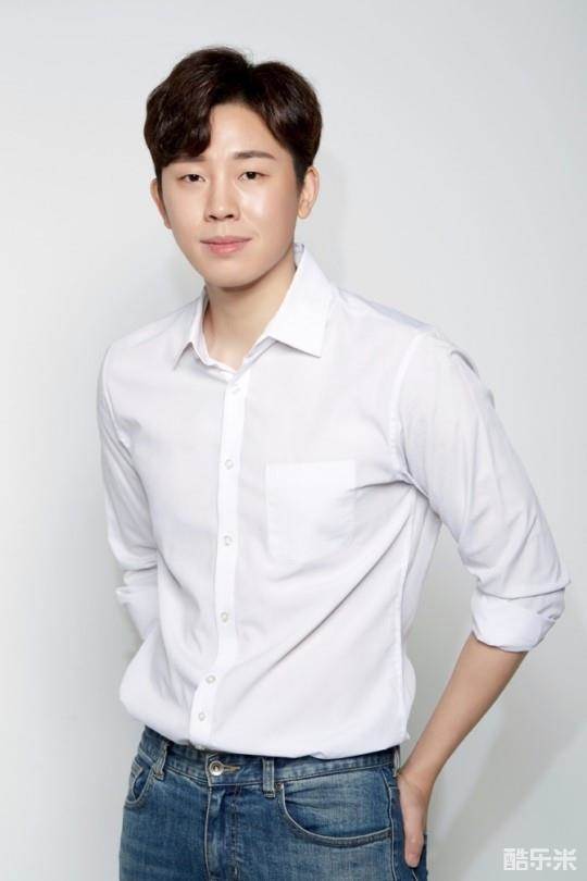 李澾