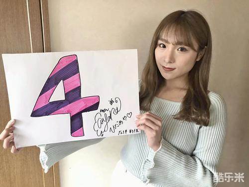左伴彩佳